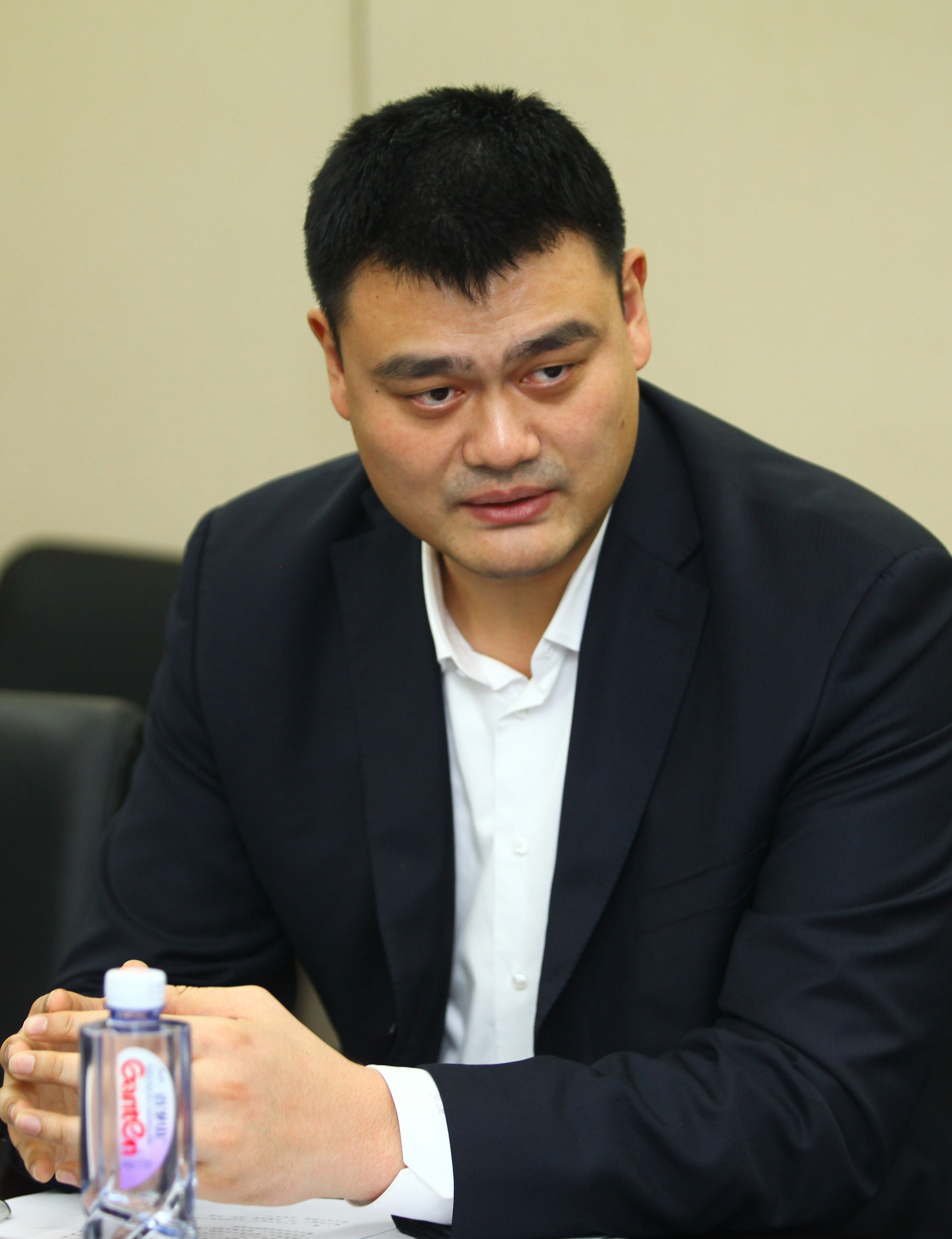 他都投入遠